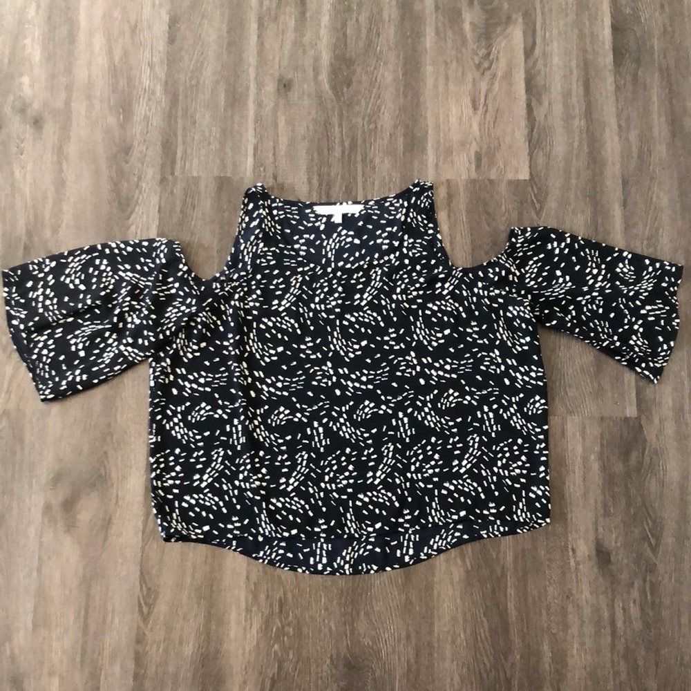 cupcakes and cashmere Cold Shoulder Summer Blouse - Picture 3 of 8